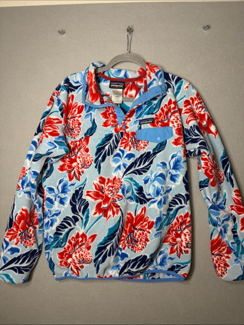 Patagonia synchilla Floral Fleece Pullover - Light Blue, Red, Navy